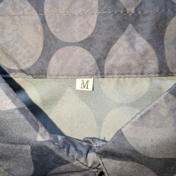 Gray Patterned Button-Up Blouse - Picture 3 of 3